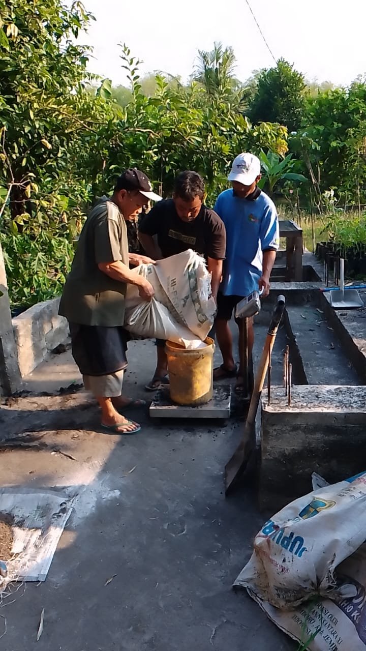 PEMBUATAN PAKAN TERNAK SAPI & PUPUK ORGANIK